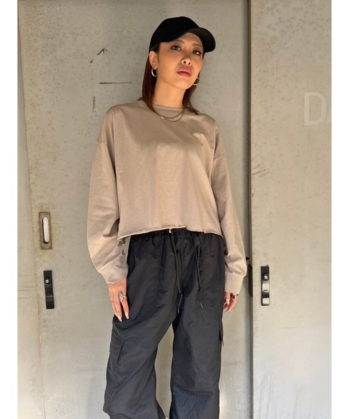 EGOIST（エゴイスト）の「オーバーサイズクロップドロンT（Tシャツ/カットソー・レディース・ベージュ/ダークグレー/ピンク/アイボリー・FREE）」の3枚目の写真