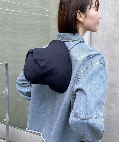 fredy emue（フレディエミュ）の「UV着脱ひも付きハット（ハット・レディース・ベージュ/ダークネイビー・FREE）」の6枚目の写真