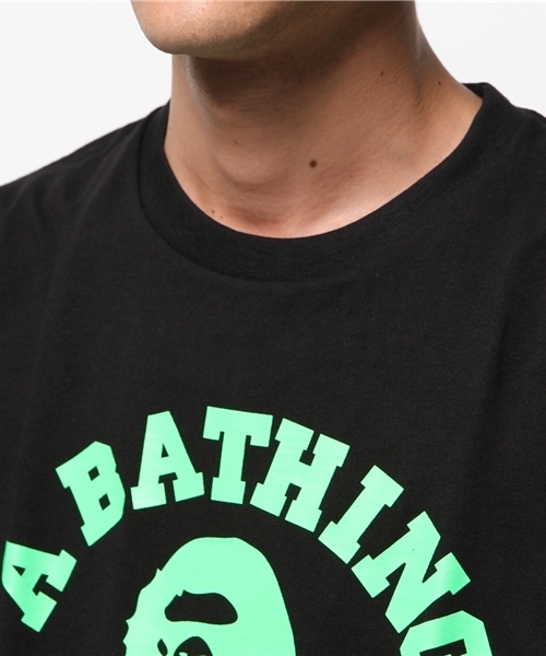 A BATHING APE（アベイシングエイプ）の「NEON COLLEGE TEE（Tシャツ/カットソー・メンズ・ホワイト系その他/ブラック系その他/ホワイト×グリーン/ブラック×グリーン/ブラック×ブルー/ホワイト×ブルー・X-LARGE/MEDIUM/LARGE/SMALL/XX-LARGE）」の10枚目の写真