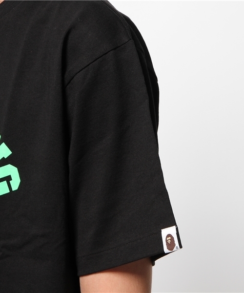 A BATHING APE（アベイシングエイプ）の「NEON COLLEGE TEE（Tシャツ/カットソー・メンズ・ホワイト系その他/ブラック系その他/ホワイト×グリーン/ブラック×グリーン/ブラック×ブルー/ホワイト×ブルー・X-LARGE/MEDIUM/LARGE/SMALL/XX-LARGE）」の11枚目の写真