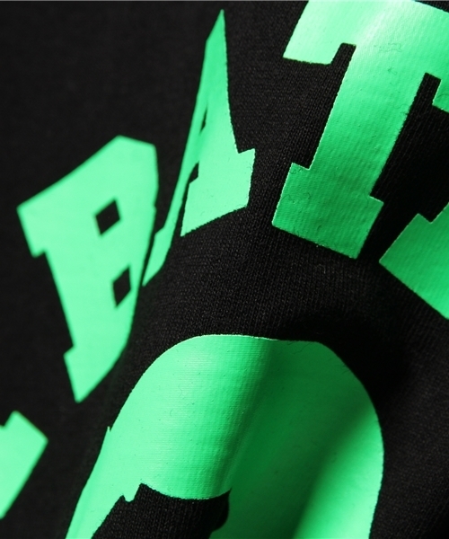 A BATHING APE（アベイシングエイプ）の「NEON COLLEGE TEE（Tシャツ/カットソー・メンズ・ホワイト系その他/ブラック系その他/ホワイト×グリーン/ブラック×グリーン/ブラック×ブルー/ホワイト×ブルー・X-LARGE/MEDIUM/LARGE/SMALL/XX-LARGE）」の15枚目の写真