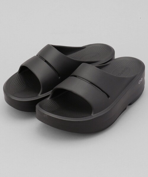 【美品】ウーフォス　フリークスストア限定 OOFOS OOmega OOahh Luxe-BlackSparkle 2000740158251（サンダル