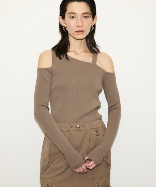 THROW by SLY(スローバイスライ)の「THROW FREE SEDUCTION HG TOPS フリー セダクション ハイゲージ トップス(ニット/セーター・レディース・ベージュ/ブラック・FREE)」の1枚目の写真
