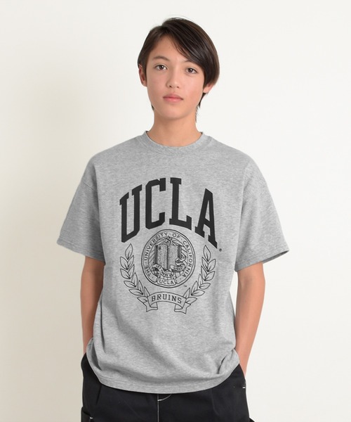 UCLA（ユーシーエルエー）の「【大人向けサイズあり】【UCLA】コットン・半袖カレッジプリントTシャツ（Tシャツ/カットソー・キッズ・ライトブルー/グレー/ホワイト・140cm/150cm/160cm/170cm）」の2枚目の写真