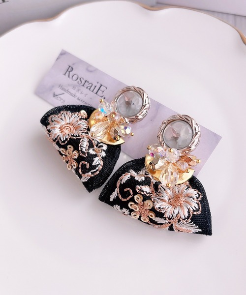 tone（トーン）の「【RosraiE】ブラックインド刺繍リボンタッセル キラキラ ピアス(MA)（ピアス（両耳用）・レディース・ゴールド・FREE）」の3枚目の写真