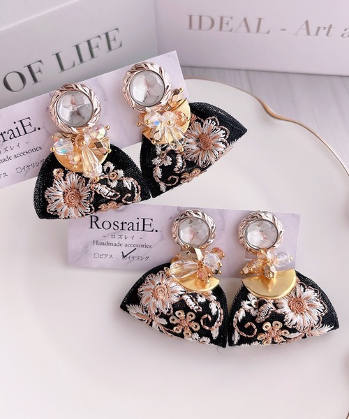 tone（トーン）の「【RosraiE】ブラックインド刺繍リボンタッセル キラキラ ピアス(MA)（ピアス（両耳用）・レディース・ゴールド・FREE）」の4枚目の写真