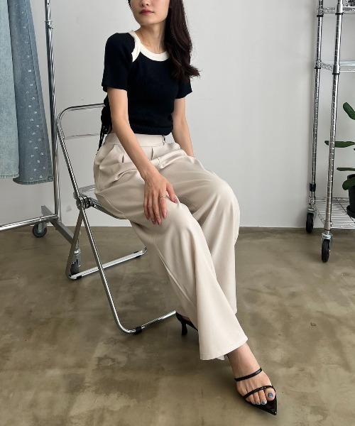 MOCOA'S(モコアズ)の「サイドドロストシャーリングトップス(Tシャツ/カットソー・レディース・ブラック/ブラック×ホワイト・FREE)」の11枚目の写真