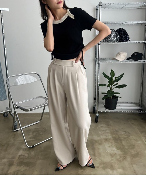 MOCOA'S(モコアズ)の「サイドドロストシャーリングトップス(Tシャツ/カットソー・レディース・ブラック/ブラック×ホワイト・FREE)」の8枚目の写真