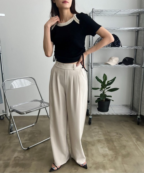 MOCOA'S(モコアズ)の「サイドドロストシャーリングトップス(Tシャツ/カットソー・レディース・ブラック/ブラック×ホワイト・FREE)」の7枚目の写真