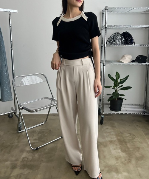 MOCOA'S(モコアズ)の「サイドドロストシャーリングトップス(Tシャツ/カットソー・レディース・ブラック/ブラック×ホワイト・FREE)」の6枚目の写真