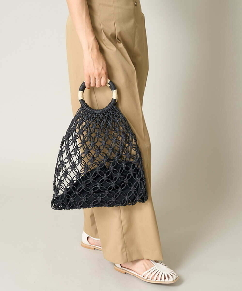 a.v.v（アーヴェヴェ）の「ペーパーメッシュバッグ（かごバッグ・レディース・ブラック/アイボリー/ベージュ・38）」の2枚目の写真