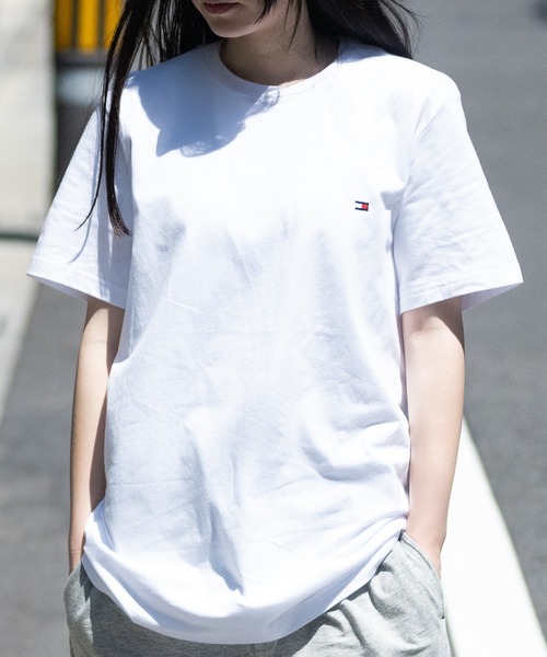 TOMMY HILFIGER（トミーヒルフィガー）の「【D】〔TOMMY HILFIGER〕ワンポイント フラッグ刺繍 クルーネックTシャツ  CORE FLAG CREW NECK TEE（Tシャツ/カットソー・メンズ・ブラック/ヘザーグレー/ホワイト/ネイビー・SMALL/MEDIUM/LARGE）」の2枚目の写真