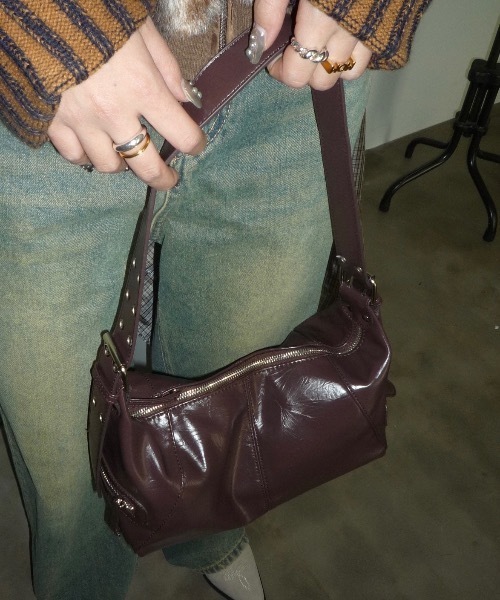 SHAGGIE（シャギー）の「Wベルト付き２WAYヴィンテージ風バッグ（ショルダーバッグ・レディース・ホワイト/ブラウン/ブラック・FREE）」の3枚目の写真