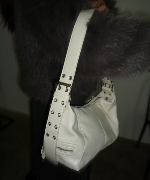 SHAGGIE（シャギー）の「Wベルト付き２WAYヴィンテージ風バッグ（ショルダーバッグ・レディース・ホワイト/ブラウン/ブラック・FREE）」の4枚目の写真