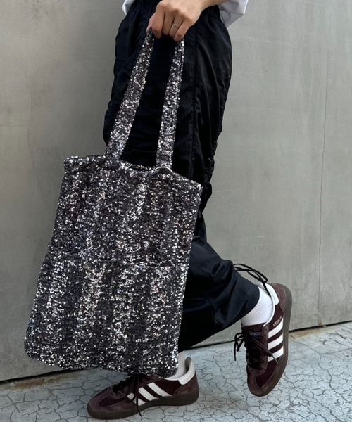 CIAOPANIC TYPY（チャオパニックティピー）の「新色登場！！≪よもセレクト！≫【A4サイズ対応】カラビナ付きスパンコールトートバッグ（トートバッグ・レディース・ホワイト/ブラック/ミント/シルバー/グレー/ブラウン・ONE SIZE）」の10枚目の写真