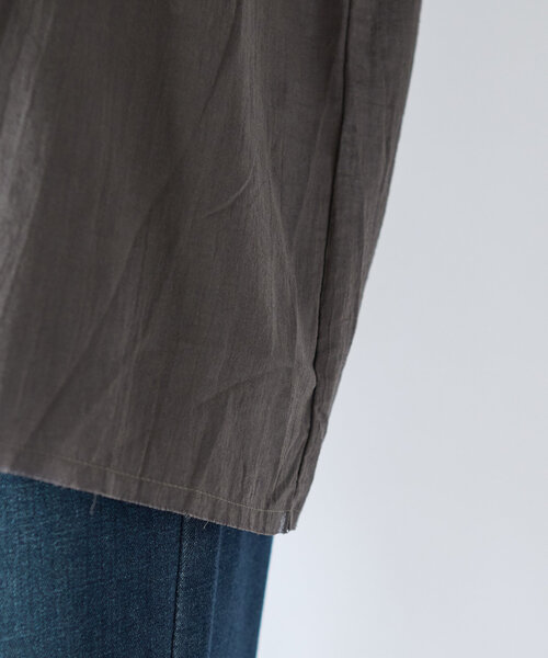 un dix cors（アンディコール）の「《コーデの幅を広げる》ルーズネックシアープルオーバー（シャツ/ブラウス・レディース・チャコールグレー/カーキ/アイボリー・FREE）」の18枚目の写真