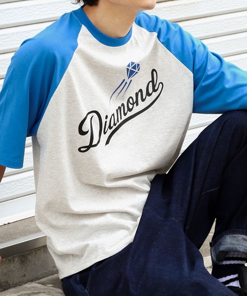 ZIP FIVE(ジップファイブ)の「【ZIP FIVE】【DIAMOND】 チームロゴ風 ビッグシルエット ラグラン 半袖プリント Tシャツ(Tシャツ/カットソー・メンズ・ホワイト/オートミール/ブラック/ホワイト×ブラック/ブルー/アイボリー系・MEDIUM/LARGE/X-LARGE)」の5枚目の写真