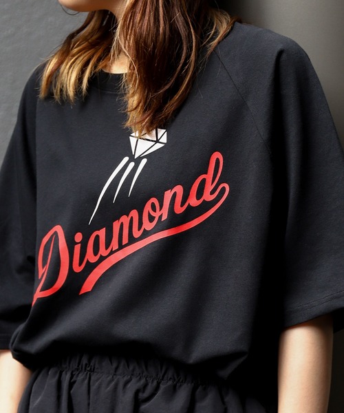 ZIP FIVE(ジップファイブ)の「【ZIP FIVE】【DIAMOND】 チームロゴ風 ビッグシルエット ラグラン 半袖プリント Tシャツ(Tシャツ/カットソー・メンズ・ホワイト/オートミール/ブラック/ホワイト×ブラック/ブルー/アイボリー系・MEDIUM/LARGE/X-LARGE)」の3枚目の写真