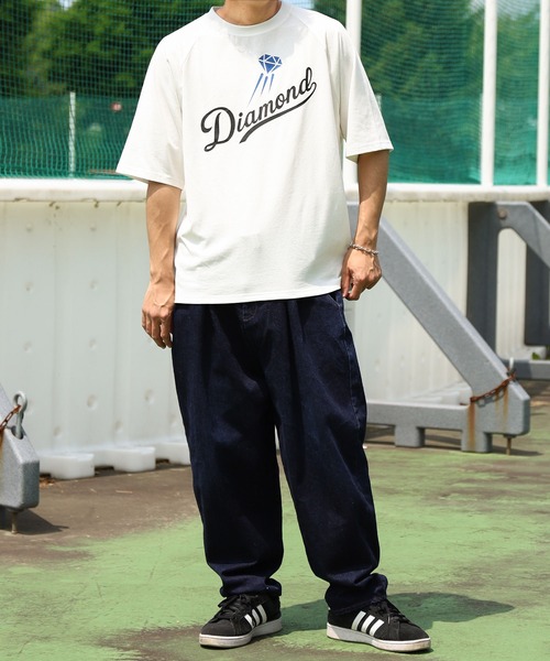 ZIP FIVE(ジップファイブ)の「【ZIP FIVE】【DIAMOND】 チームロゴ風 ビッグシルエット ラグラン 半袖プリント Tシャツ(Tシャツ/カットソー・メンズ・ホワイト/オートミール/ブラック/ホワイト×ブラック/ブルー/アイボリー系・MEDIUM/LARGE/X-LARGE)」の10枚目の写真
