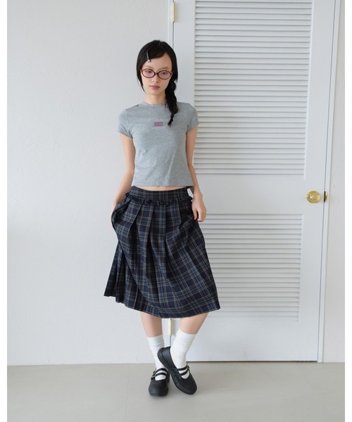 FCMM（エフシーエムエム）の「FLAG RHINESTONE CROP TEE/フラッグラインストーンクロップT（Tシャツ/カットソー・レディース・ホワイト/ネイビー/グレー・MEDIUM/SMALL）」の13枚目の写真