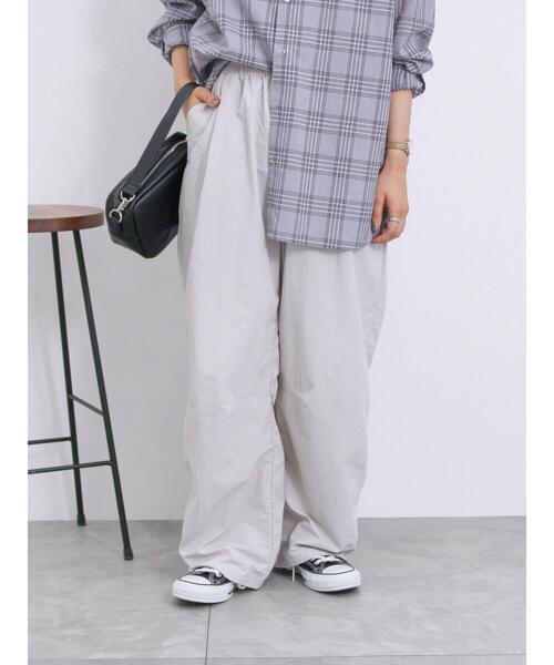 Samansa Mos2 blue(サマンサモスモスブルー)の「ナイロンカーブパンツ(その他パンツ・レディース・ブラック/カーキ/チャコールグレー/グレー・F)」の1枚目の写真