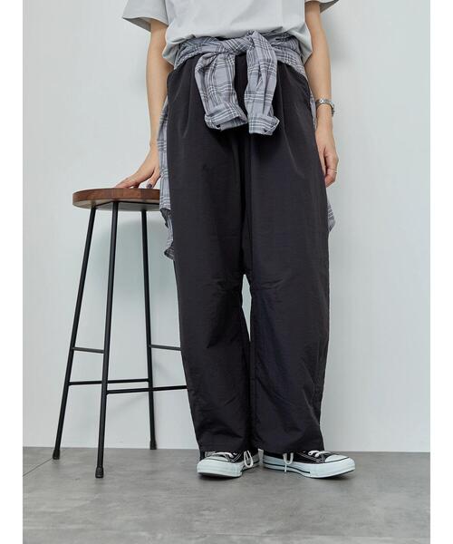 Samansa Mos2 blue(サマンサモスモスブルー)の「ナイロンカーブパンツ(その他パンツ・レディース・ブラック/カーキ/チャコールグレー/グレー・F)」の2枚目の写真