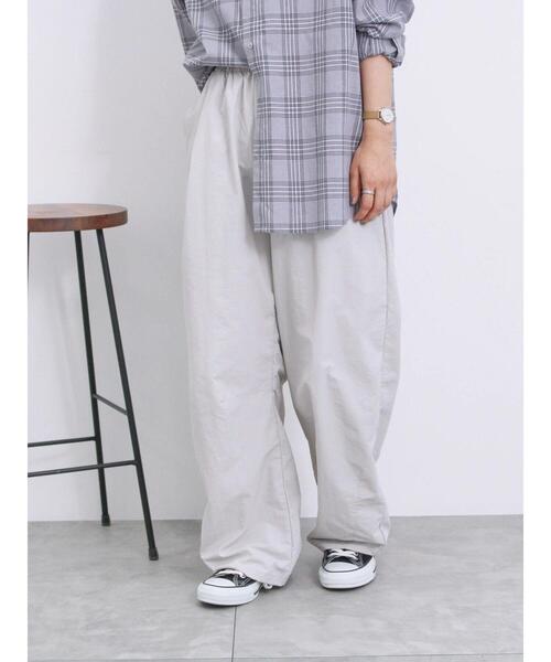 Samansa Mos2 blue(サマンサモスモスブルー)の「ナイロンカーブパンツ(その他パンツ・レディース・ブラック/カーキ/チャコールグレー/グレー・F)」の8枚目の写真