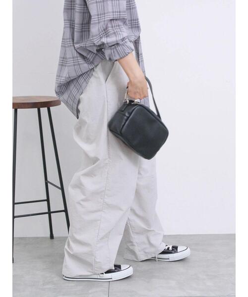 Samansa Mos2 blue(サマンサモスモスブルー)の「ナイロンカーブパンツ(その他パンツ・レディース・ブラック/カーキ/チャコールグレー/グレー・F)」の6枚目の写真