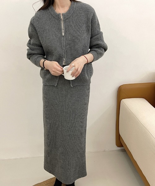 ECLIN（エクラン）の「ジップアップニットカーディガン＆タイト