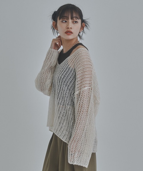 bita.(ビタ)の「ざっくりVオーバーシアーニット(ニット/セーター・レディース・オフホワイト/チャコールグレー/クリーム・FREE)」の17枚目の写真