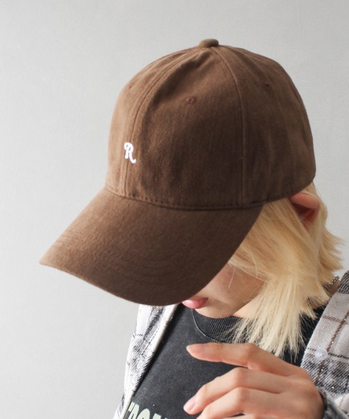SpRay(スプレイ)の「イニシャル刺繍キャップ(R)(キャップ・レディース・アイボリー/ブラック/チャコールグレー/レッド/ブラウン・FREE)」の7枚目の写真