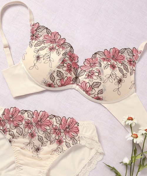 セール】むぎゅっと谷間をメイク！しっかり盛れるノンワイヤーブラ