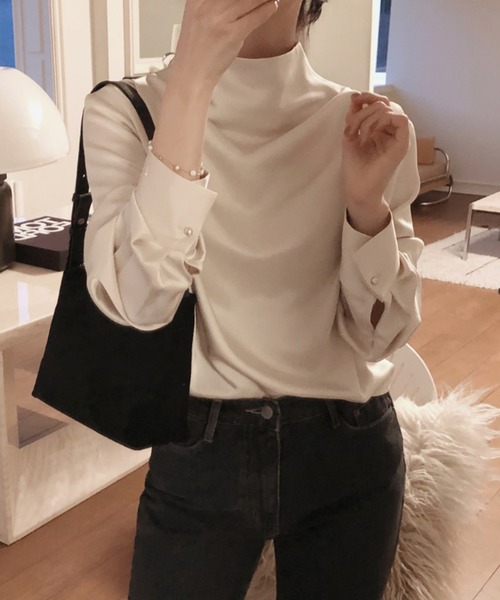 ABITOKYO(アビトーキョー)の「ハイネックサテンギャザーブラウス(シャツ/ブラウス・レディース・ブラック/ベージュ・M/L/XL)」の16枚目の写真