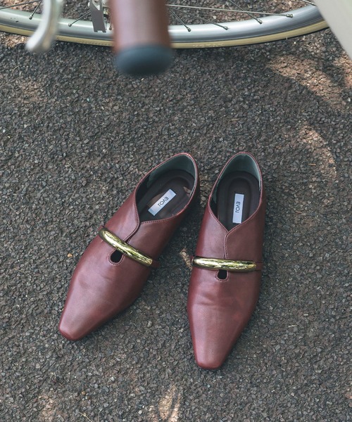 EVOL（イーボル）の「【軽量・柔らかい】ゴールドモチーフスクエアパンプス IY5601（パンプス・レディース・シルバー/ブラック/ホワイト/ブラウン/シルバーグレー/ワインレッド/ベージュ/ブラウン系その他・25.0cm/24.5cm/24.0cm/23.5cm/23.0cm/22.5cm/22.0cm）」の7枚目の写真