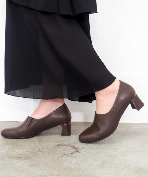 cava cava（サヴァサヴァ）の「晴雨兼用│ソフトレザーシューティ　7305429（パンプス・レディース・ブラック/グレイッシュベージュ/ダークブラウン・22.5cm/23cm/23.5cm/24cm/24.5cm）」の3枚目の写真