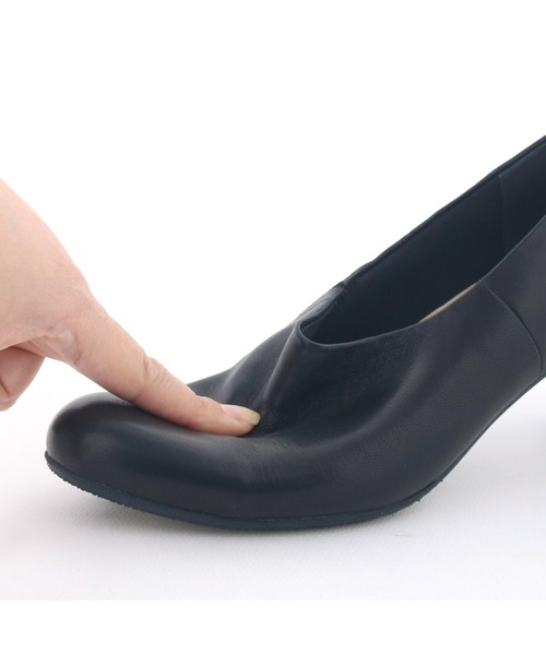 cava cava（サヴァサヴァ）の「晴雨兼用│ソフトレザーシューティ　7305429（パンプス・レディース・ブラック/グレイッシュベージュ/ダークブラウン・22.5cm/23cm/23.5cm/24cm/24.5cm）」の6枚目の写真