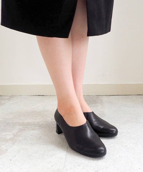 cava cava（サヴァサヴァ）の「晴雨兼用│ソフトレザーシューティ　7305429（パンプス・レディース・ブラック/グレイッシュベージュ/ダークブラウン・22.5cm/23cm/23.5cm/24cm/24.5cm）」の15枚目の写真