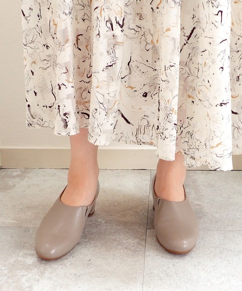 cava cava（サヴァサヴァ）の「晴雨兼用│ソフトレザーシューティ　7305429（パンプス・レディース・ブラック/グレイッシュベージュ/ダークブラウン・22.5cm/23cm/23.5cm/24cm/24.5cm）」の11枚目の写真