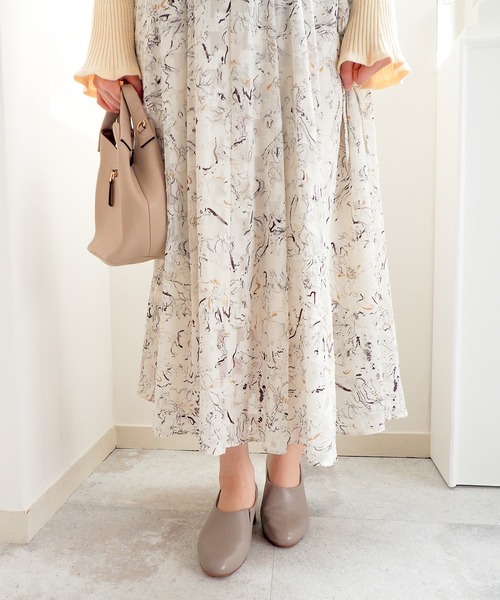 cava cava（サヴァサヴァ）の「晴雨兼用│ソフトレザーシューティ　7305429（パンプス・レディース・ブラック/グレイッシュベージュ/ダークブラウン・22.5cm/23cm/23.5cm/24cm/24.5cm）」の12枚目の写真