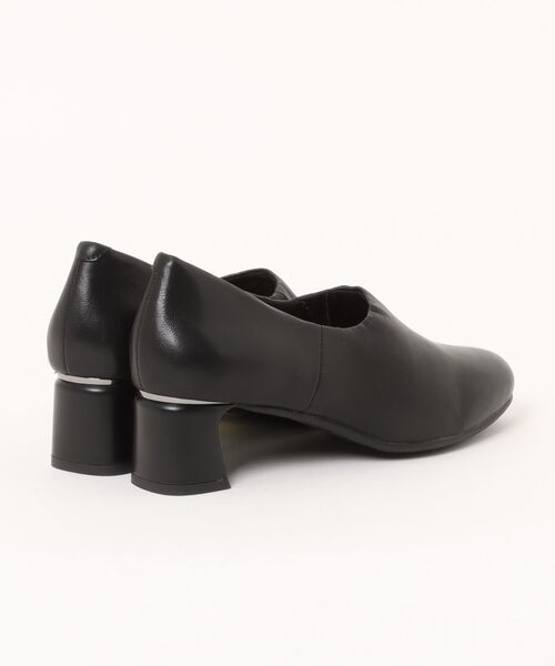 cava cava（サヴァサヴァ）の「晴雨兼用│ソフトレザーシューティ　7305429（パンプス・レディース・ブラック/グレイッシュベージュ/ダークブラウン・22.5cm/23cm/23.5cm/24cm/24.5cm）」の16枚目の写真