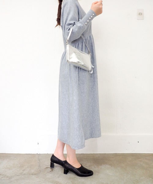 cava cava（サヴァサヴァ）の「晴雨兼用│ソフトレザーシューティ　7305429（パンプス・レディース・ブラック/グレイッシュベージュ/ダークブラウン・22.5cm/23cm/23.5cm/24cm/24.5cm）」の19枚目の写真