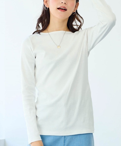 SMILE LAND(スマイルランド)の「<大きいサイズ>UVカット綿100%フライス素材ボートネックTシャツ(Tシャツ/カットソー・レディース・グレイッシュベージュ/ブラック/オフホワイト/ライム/チャコールグレー/ブラウン/ネイビー・4L/3L/LL/L/5L)」の2枚目の写真