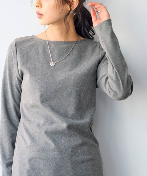 SMILE LAND(スマイルランド)の「<大きいサイズ>UVカット綿100%フライス素材ボートネックTシャツ(Tシャツ/カットソー・レディース・グレイッシュベージュ/ブラック/オフホワイト/ライム/チャコールグレー/ブラウン/ネイビー・4L/3L/LL/L/5L)」の1枚目の写真