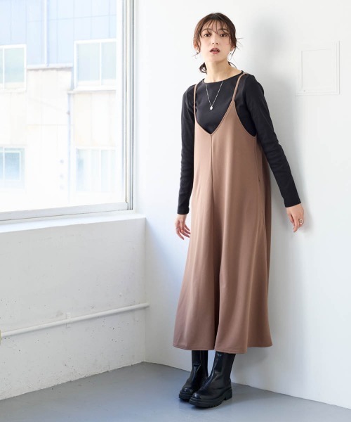 SMILE LAND(スマイルランド)の「<大きいサイズ>UVカット綿100%フライス素材ボートネックTシャツ(Tシャツ/カットソー・レディース・グレイッシュベージュ/ブラック/オフホワイト/ライム/チャコールグレー/ブラウン/ネイビー・4L/3L/LL/L/5L)」の10枚目の写真