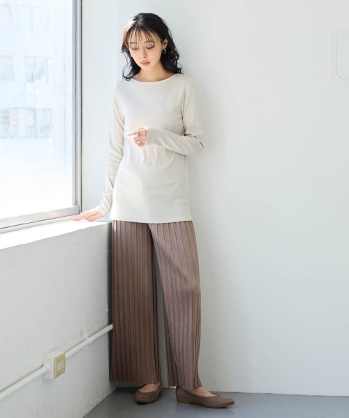 SMILE LAND(スマイルランド)の「<大きいサイズ>UVカット綿100%フライス素材ボートネックTシャツ(Tシャツ/カットソー・レディース・グレイッシュベージュ/ブラック/オフホワイト/ライム/チャコールグレー/ブラウン/ネイビー・4L/3L/LL/L/5L)」の13枚目の写真