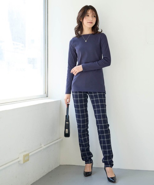 SMILE LAND(スマイルランド)の「<大きいサイズ>UVカット綿100%フライス素材ボートネックTシャツ(Tシャツ/カットソー・レディース・グレイッシュベージュ/ブラック/オフホワイト/ライム/チャコールグレー/ブラウン/ネイビー・4L/3L/LL/L/5L)」の20枚目の写真