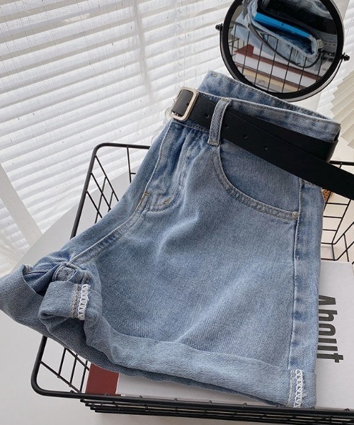 paravion(パラビオン)の「デニムショートパンツ(デニムパンツ・レディース・ライトブルー/ブルー・S/M)」の8枚目の写真