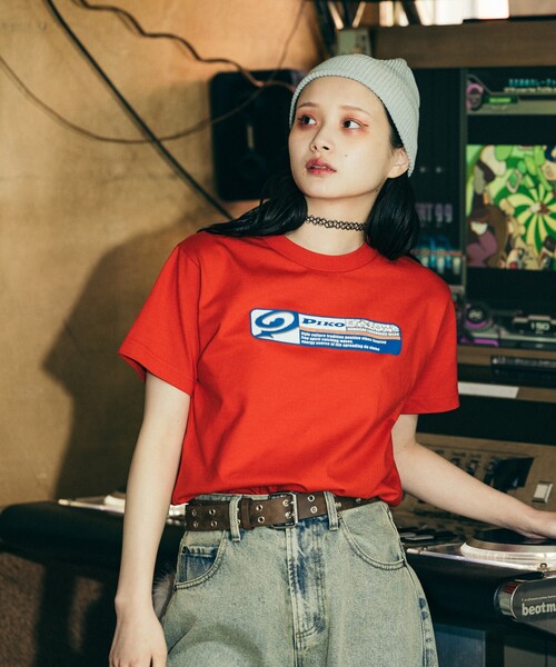 Piko(ピコ)の「PIKO × FREAK'S STORE/ピコ 別注 スクエアロゴプリントTシャツ(Tシャツ/カットソー・レディース・ホワイト/チャコール/レッド・フリ-)」の9枚目の写真