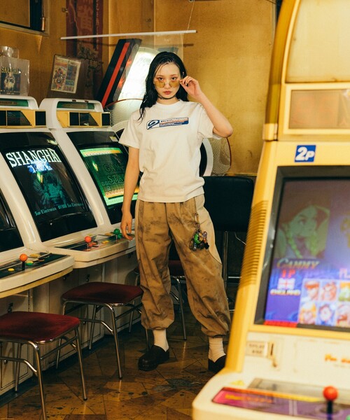 Piko(ピコ)の「PIKO × FREAK'S STORE/ピコ 別注 スクエアロゴプリントTシャツ(Tシャツ/カットソー・レディース・ホワイト/チャコール/レッド・フリ-)」の14枚目の写真