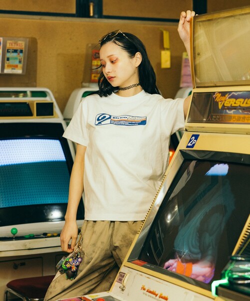 Piko(ピコ)の「PIKO × FREAK'S STORE/ピコ 別注 スクエアロゴプリントTシャツ(Tシャツ/カットソー・レディース・ホワイト/チャコール/レッド・フリ-)」の16枚目の写真